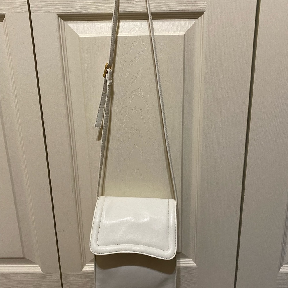 White shoulder purse
